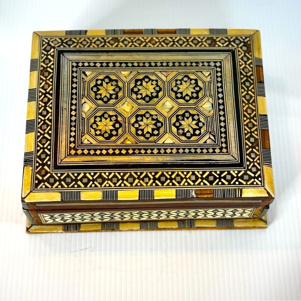 Middle Eastern Moroccan Moorish Inlaid Wooden Trinket Jewelry Box Side Hinge